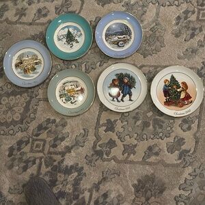 Avon Christmas display plates